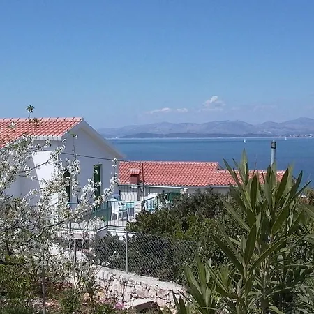 Apartment Teplibok House Rogac